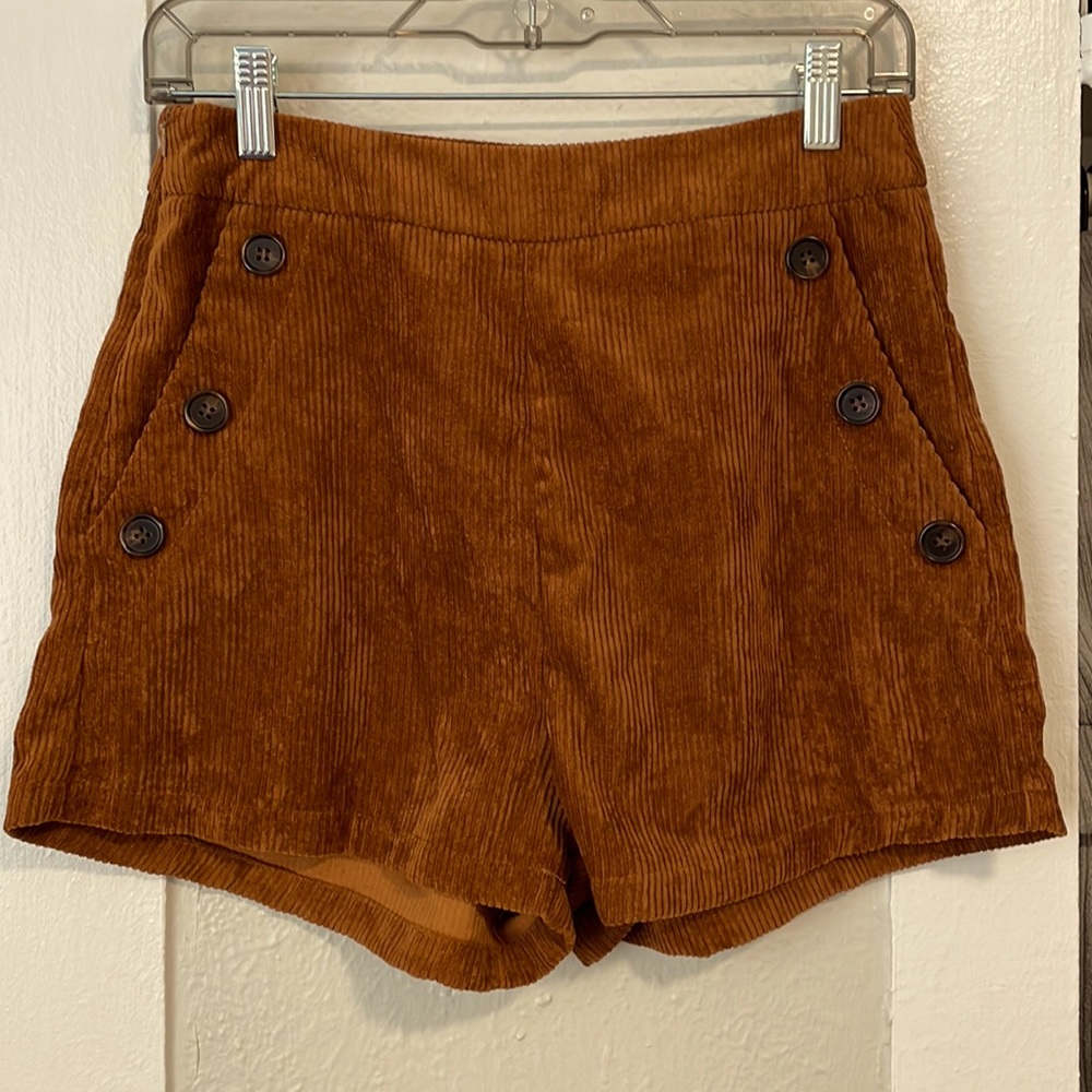 Corduroy high-waisted shorts